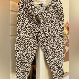 Brown/cream leopard animal print cropped linen pants.